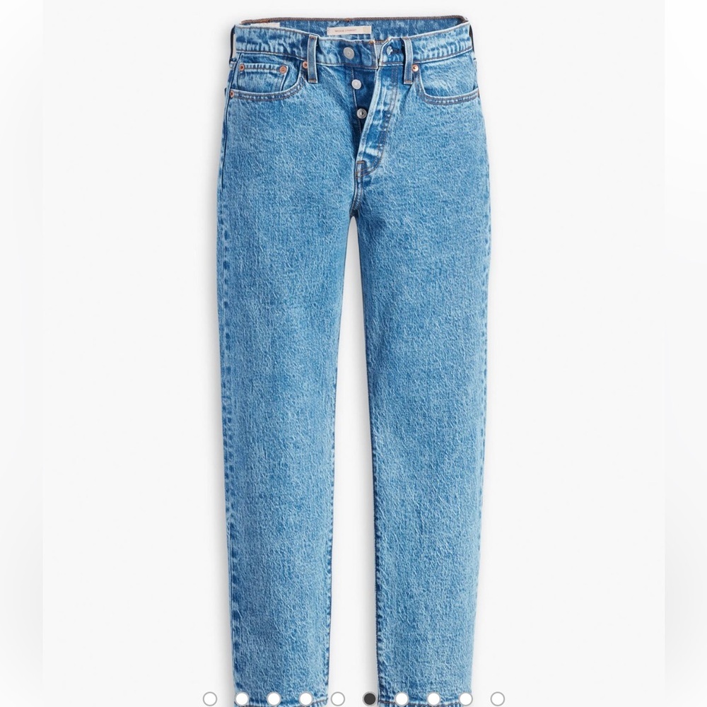 Levi's Women's Straight Leg Jeans in Light Blue Wash